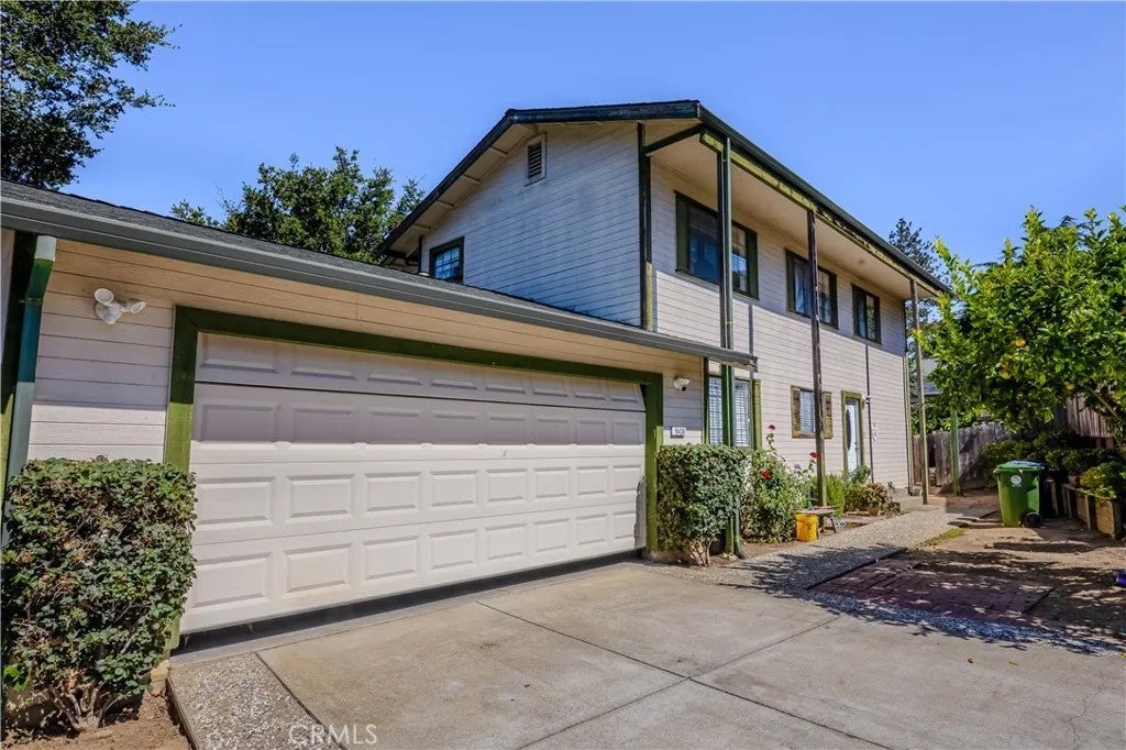 19430 Solitaire Court — photo