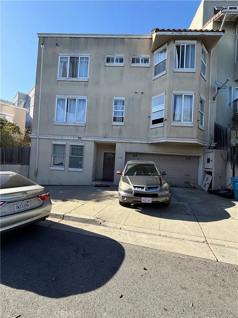 228 Hester — photo