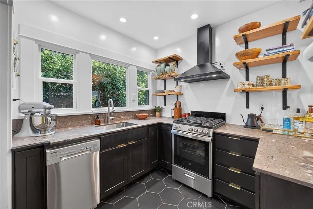 523 Olive — photo