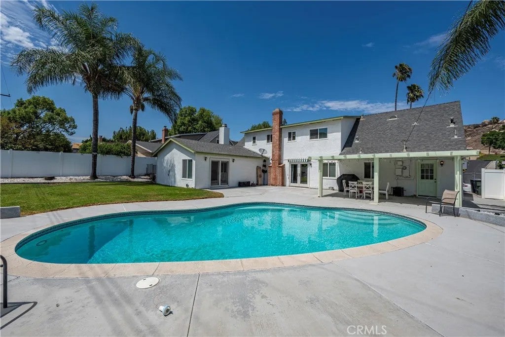 5444 Peacock Lane — photo