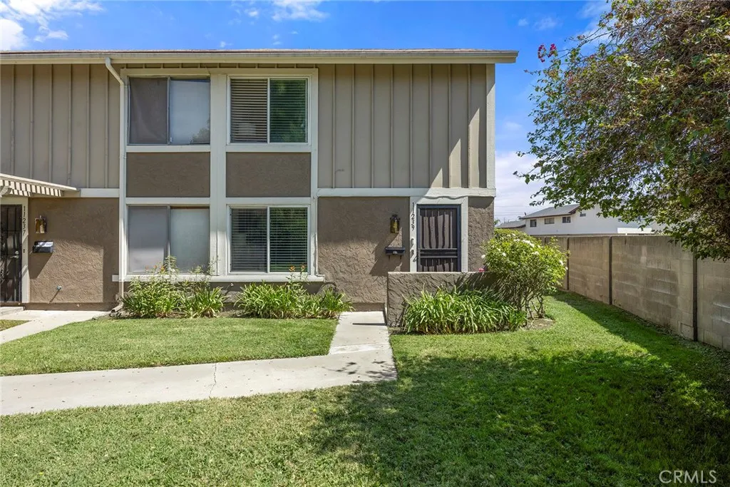 11239 Dover Way — photo