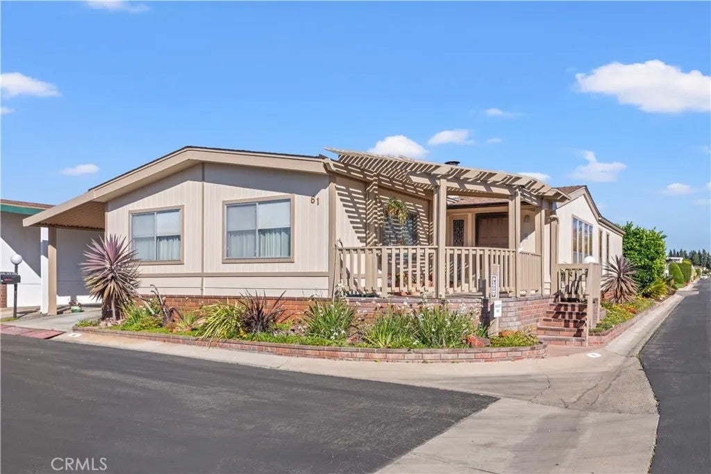 5200 Irvine Blvd 61 — photo