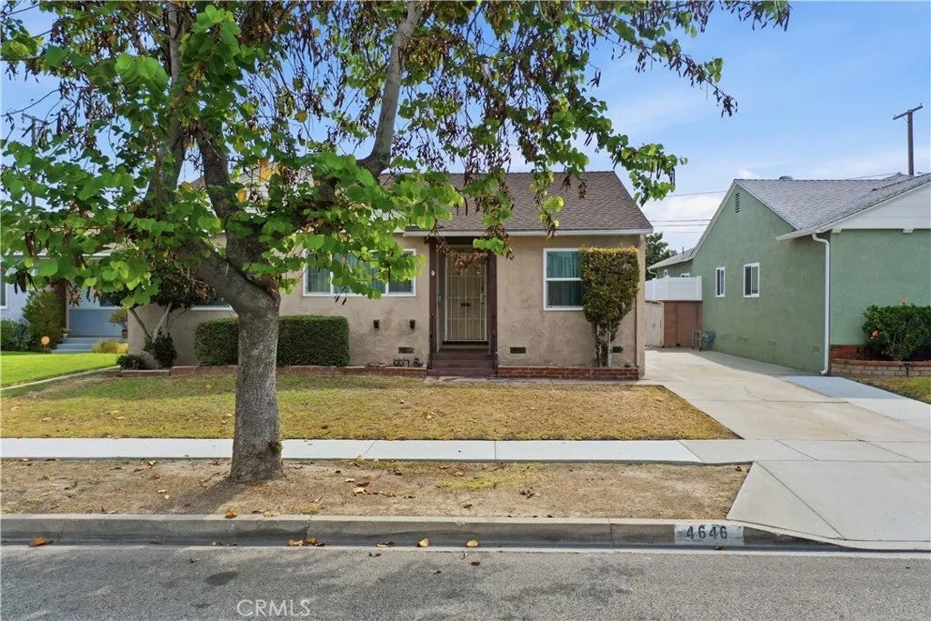 4646 Deeboyar Avenue — photo