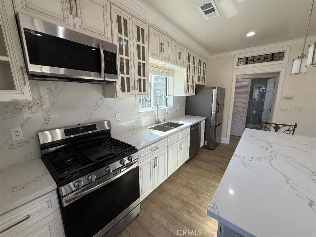 3843 Weston Pl Unit a — photo