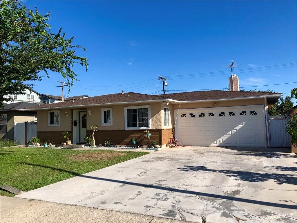 1234 E Oak Street — photo