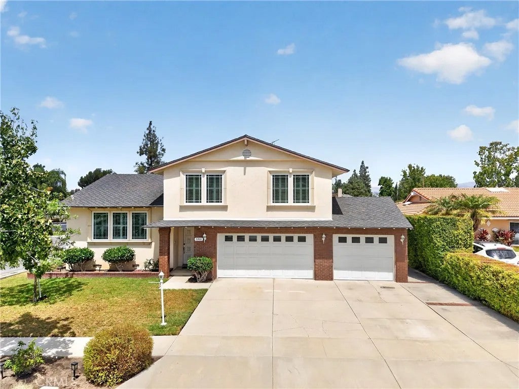 5901 E Hadrians Crescent — photo