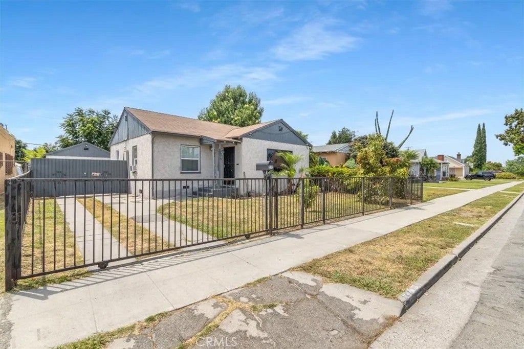 322 W School Street — photo