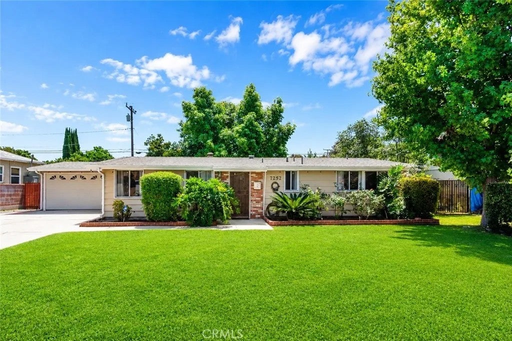 7252 Lynalan — photo
