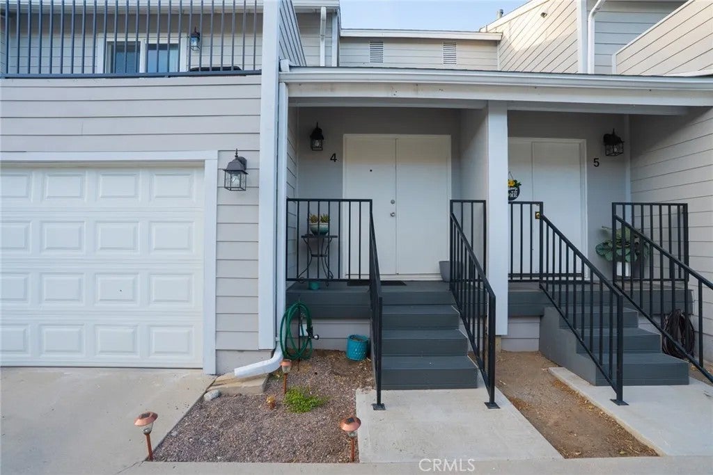 2104 Raymond 4 — photo