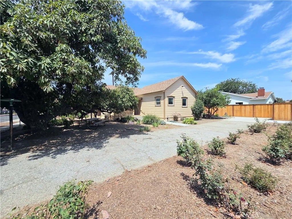9497 Foster Road — photo