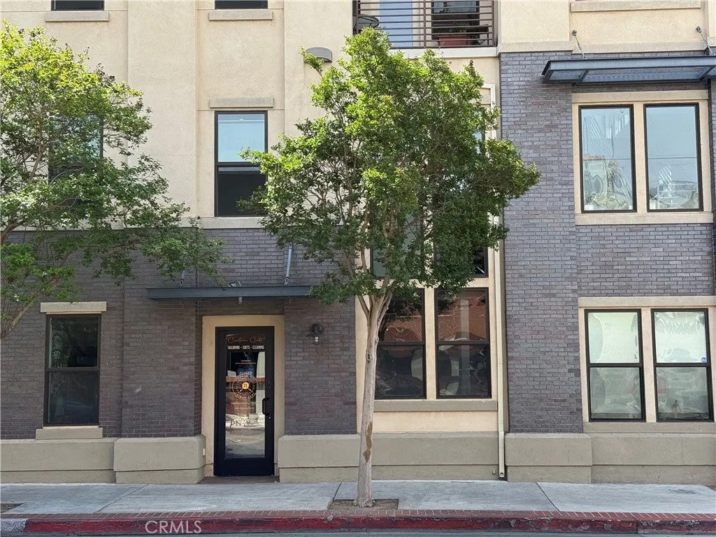 190 W 3rd Street — photo