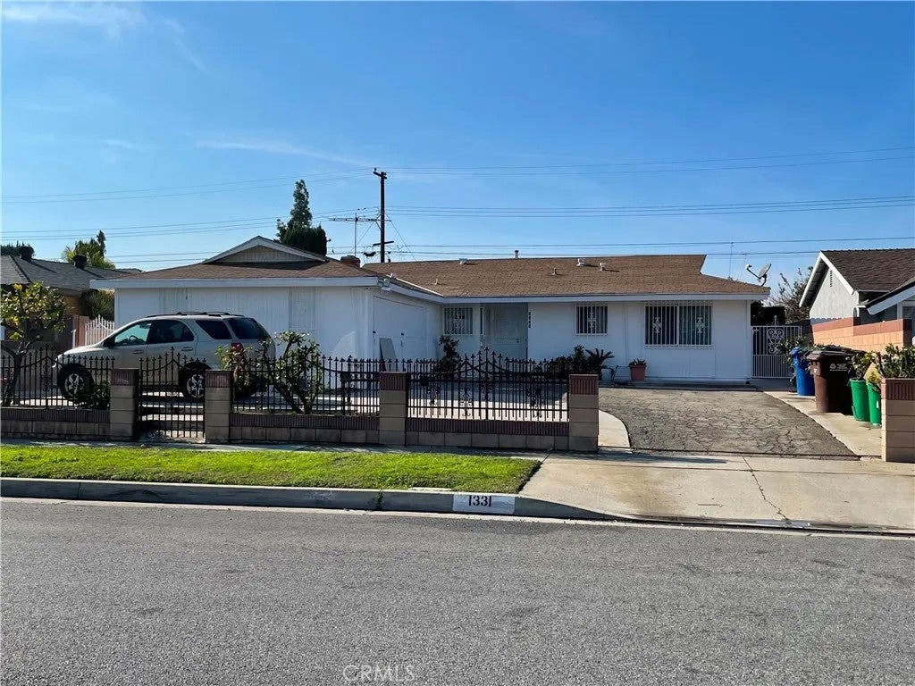 1331 Cloverglen — photo