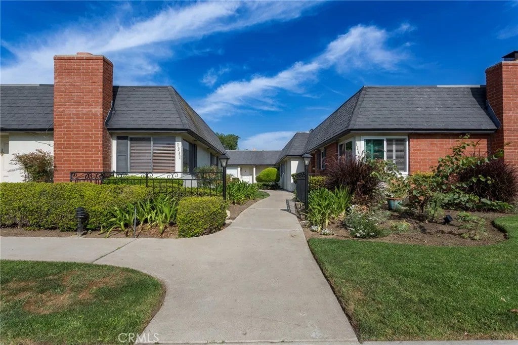 1331 Victoria Drive 18 — photo
