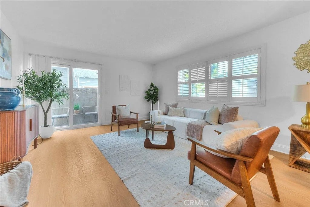 353 N Colorado 101 — photo