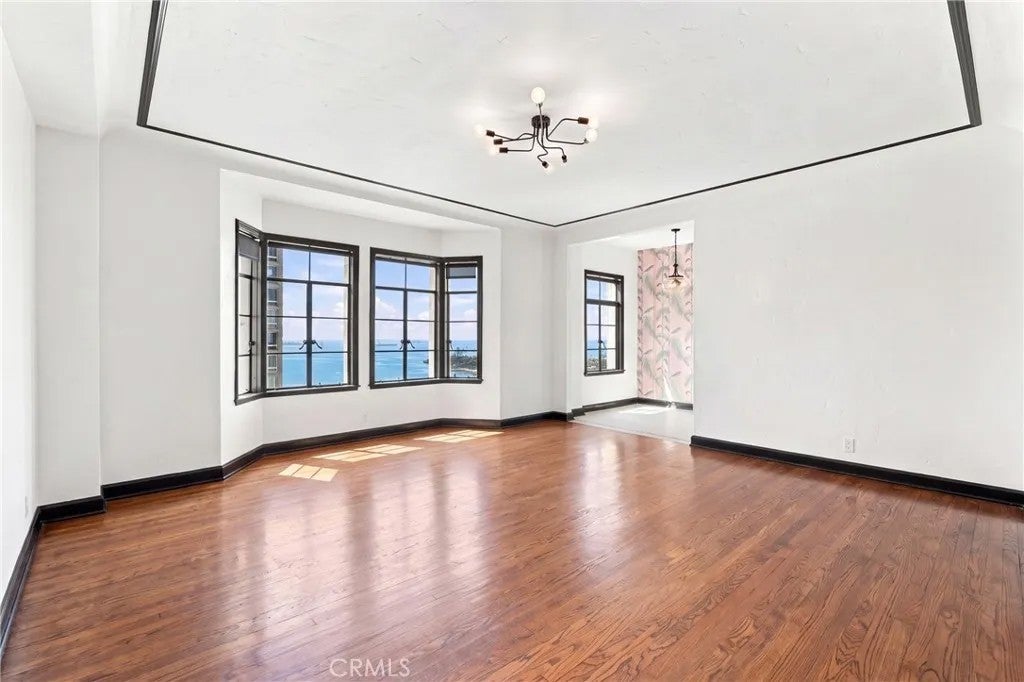 800 E Ocean #905 — photo