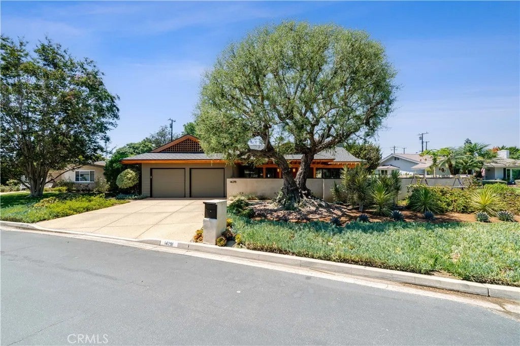 14291 Wisteria Lane — photo