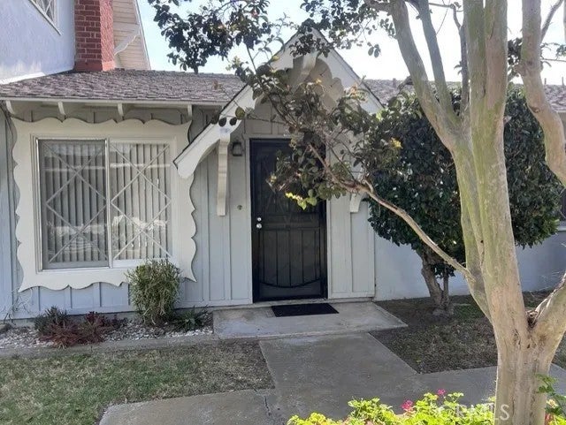 668 Center #B — photo