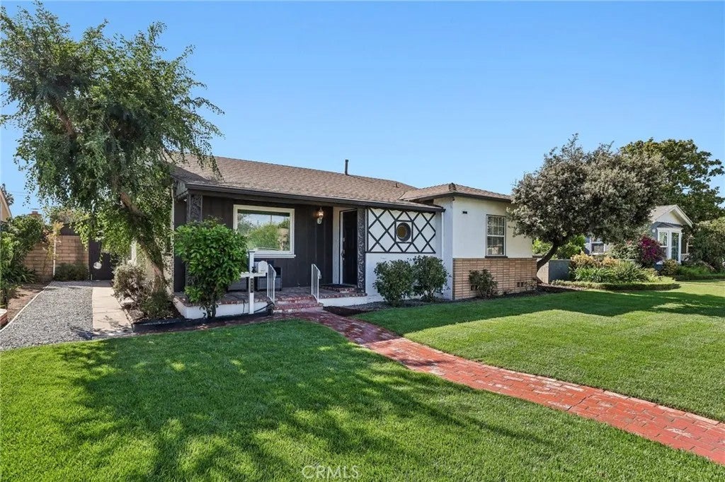 3927 Gaviota — photo