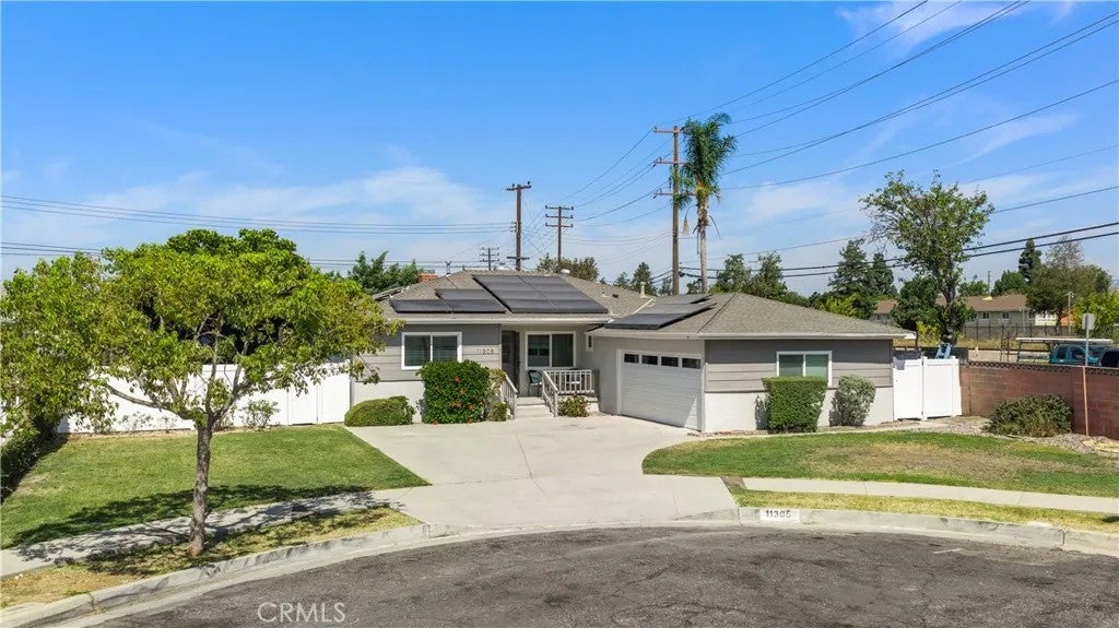 11305 Groveside — photo