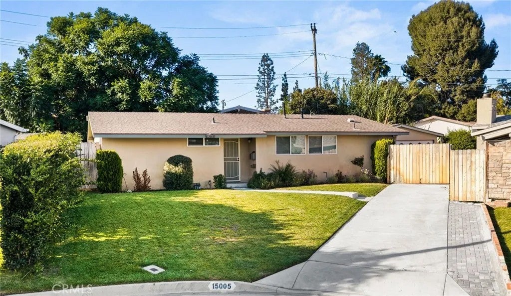 15005 Manzanares — photo