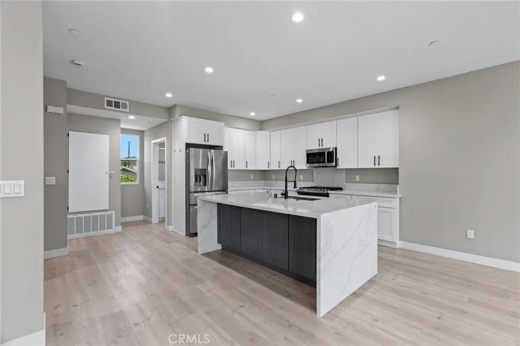 341 S Cypress Street — photo