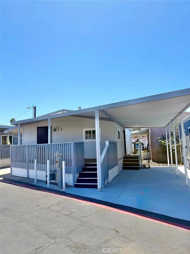 255 Bradley 107 — photo
