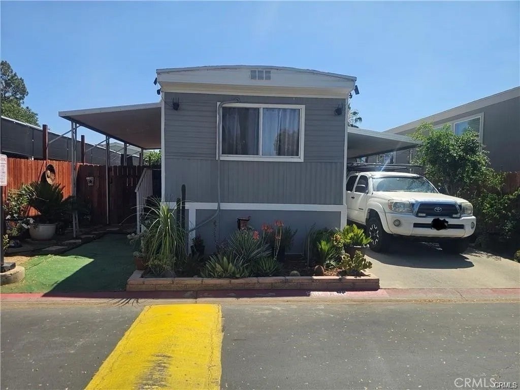 350 San Jacinto 143 — photo