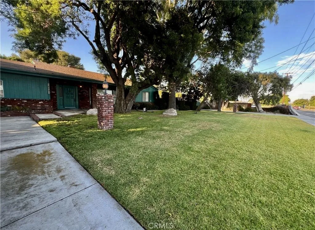 8541 Orangewood — photo