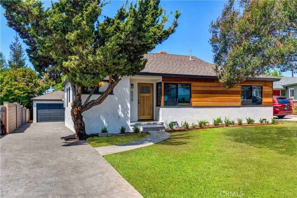 8029 Griffith — photo