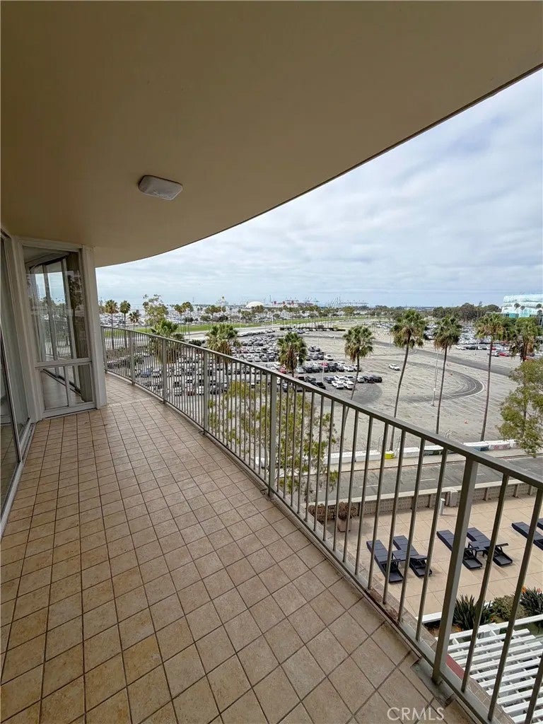 700 E Ocean 808 — photo