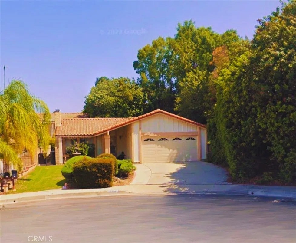 2221 Shirlee — photo