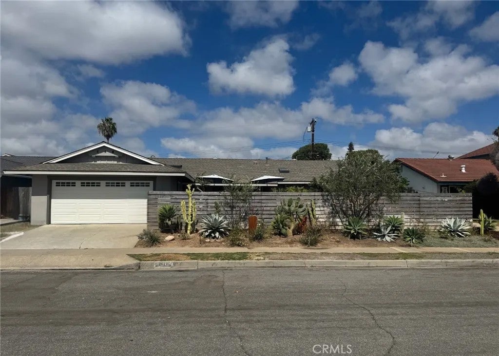 2817 La Salle — photo