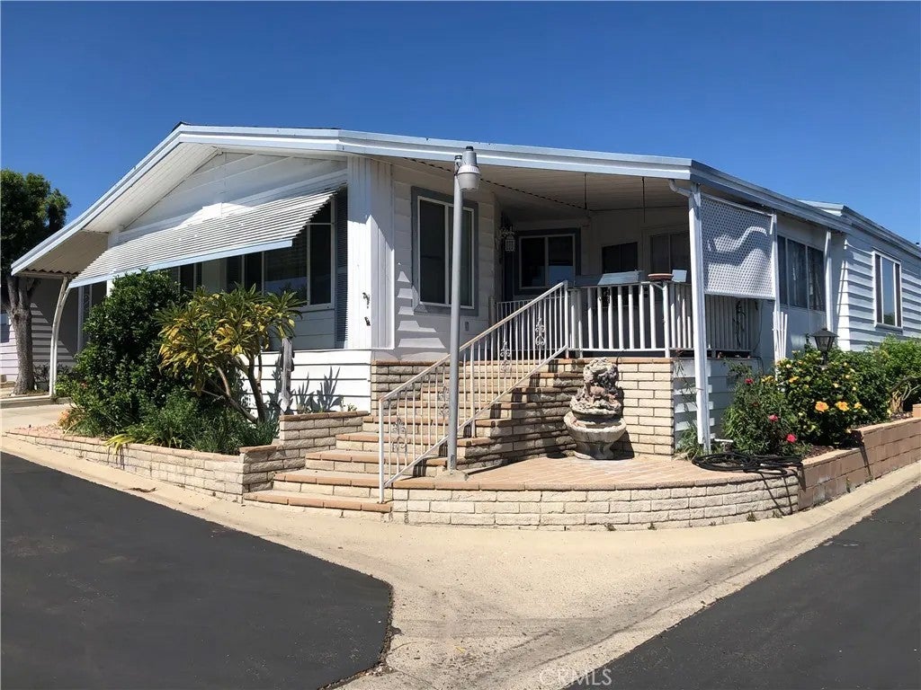 24701 Raymond 195 — photo