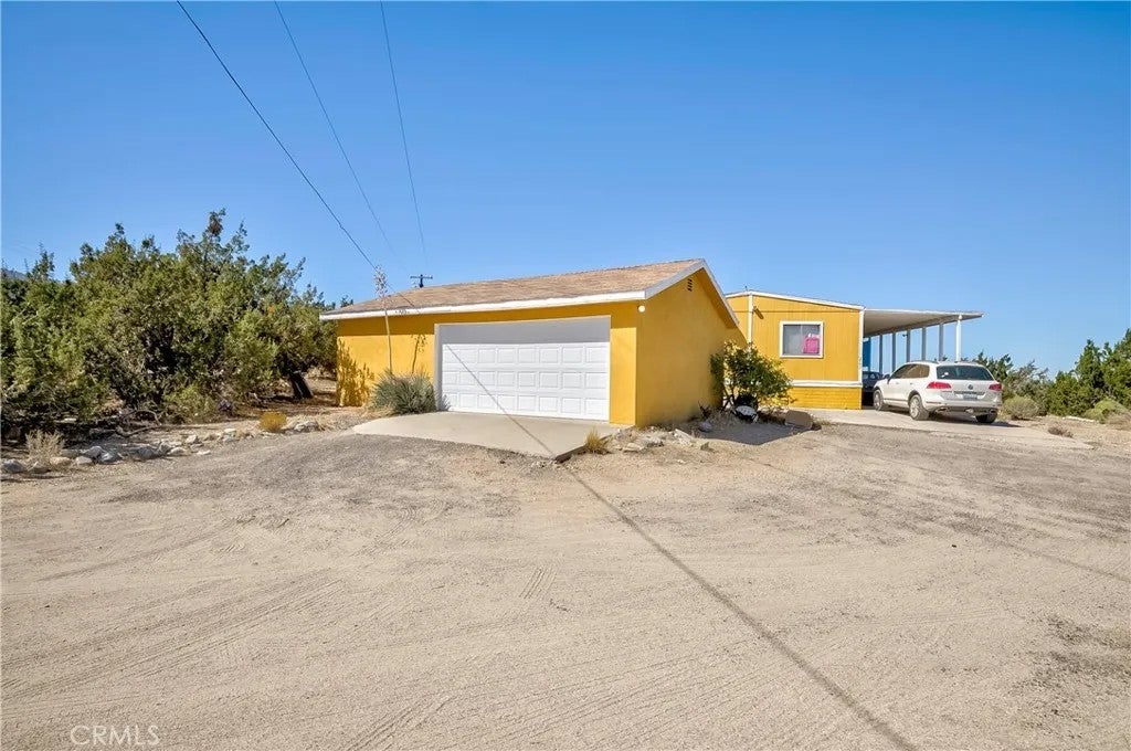 2142 Cbs (Trinity) Lane — photo