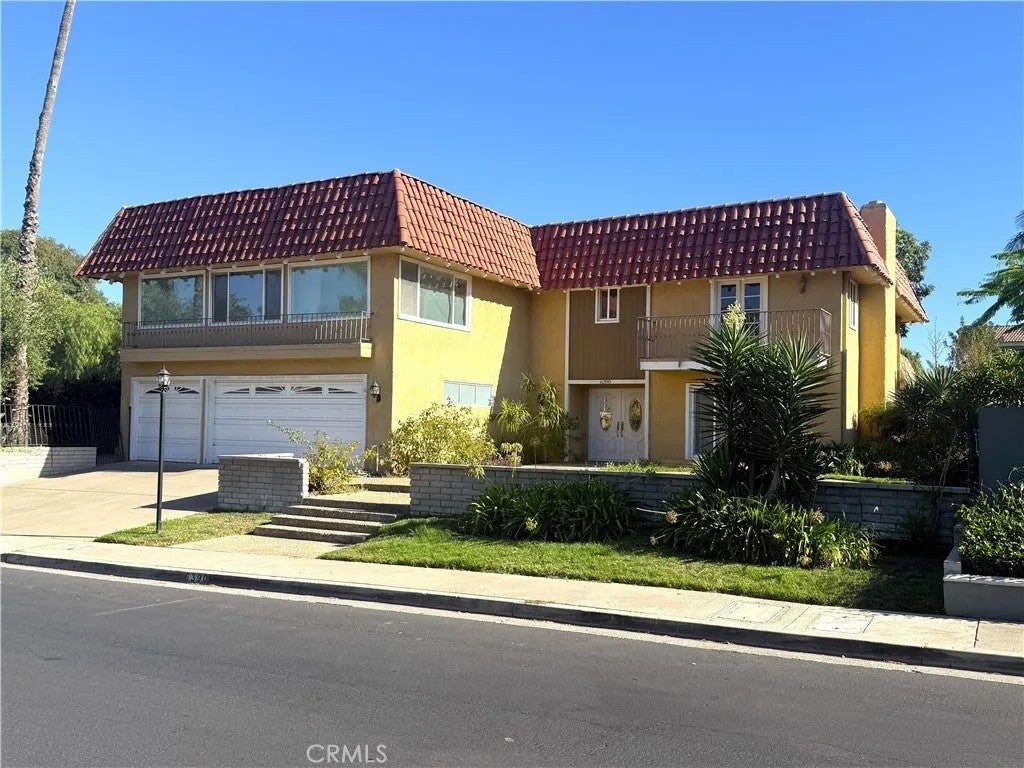 6390 E Bixby Hill — photo
