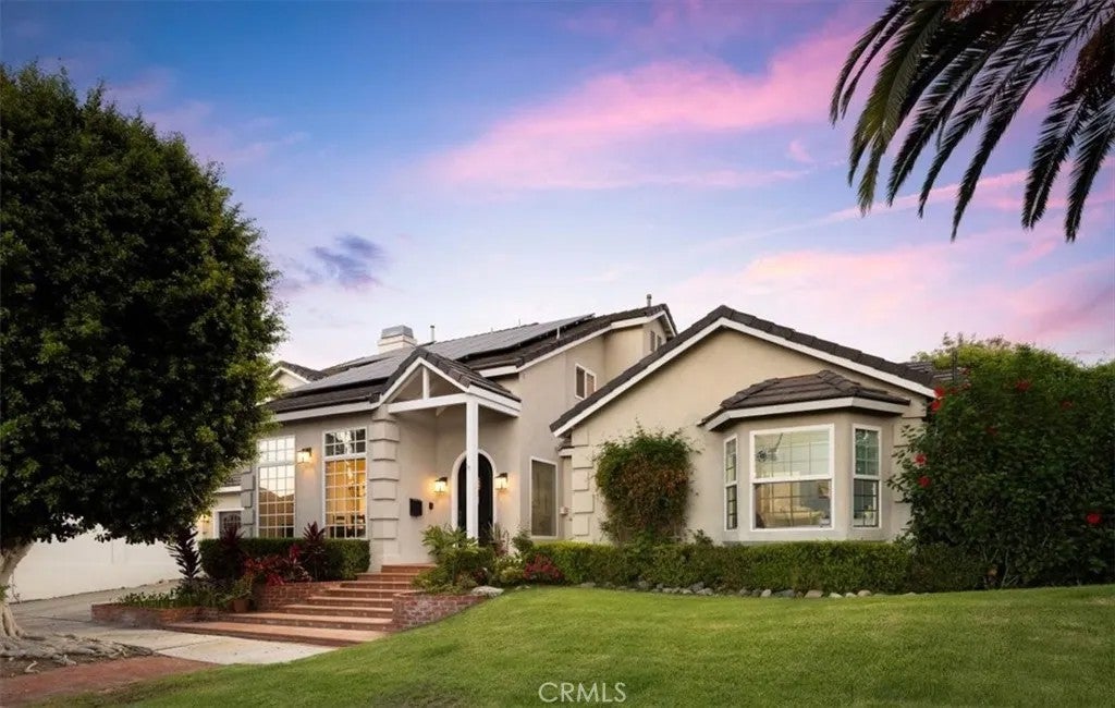 14272 Livingston — photo