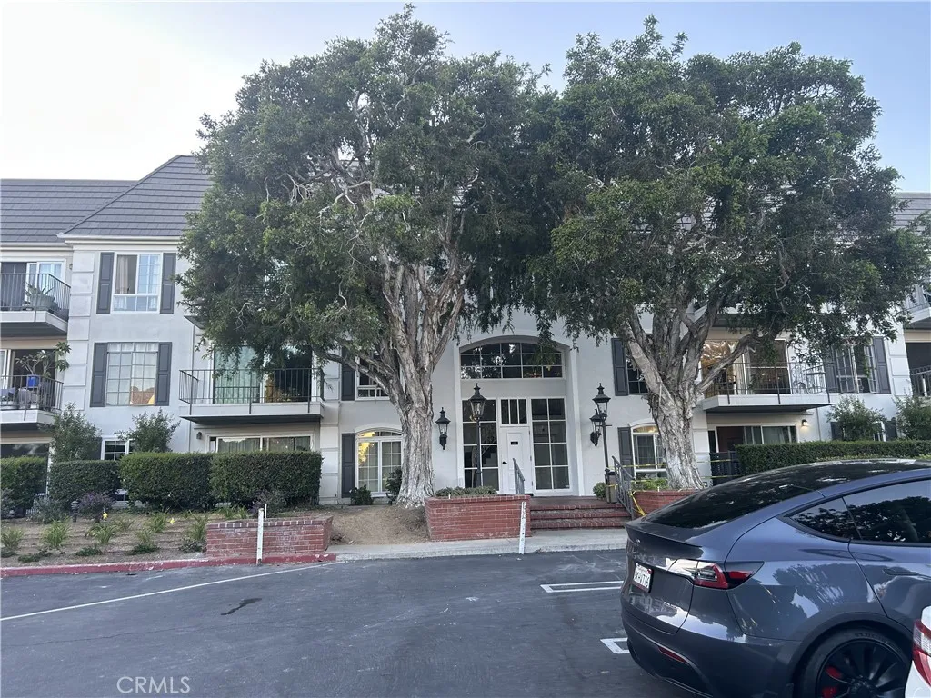 500 Cagney Unit 208 — photo