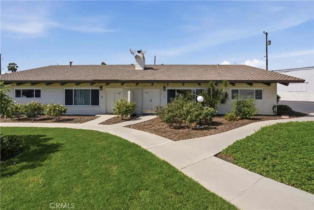 5046 Lakeview Avenue 24 — photo