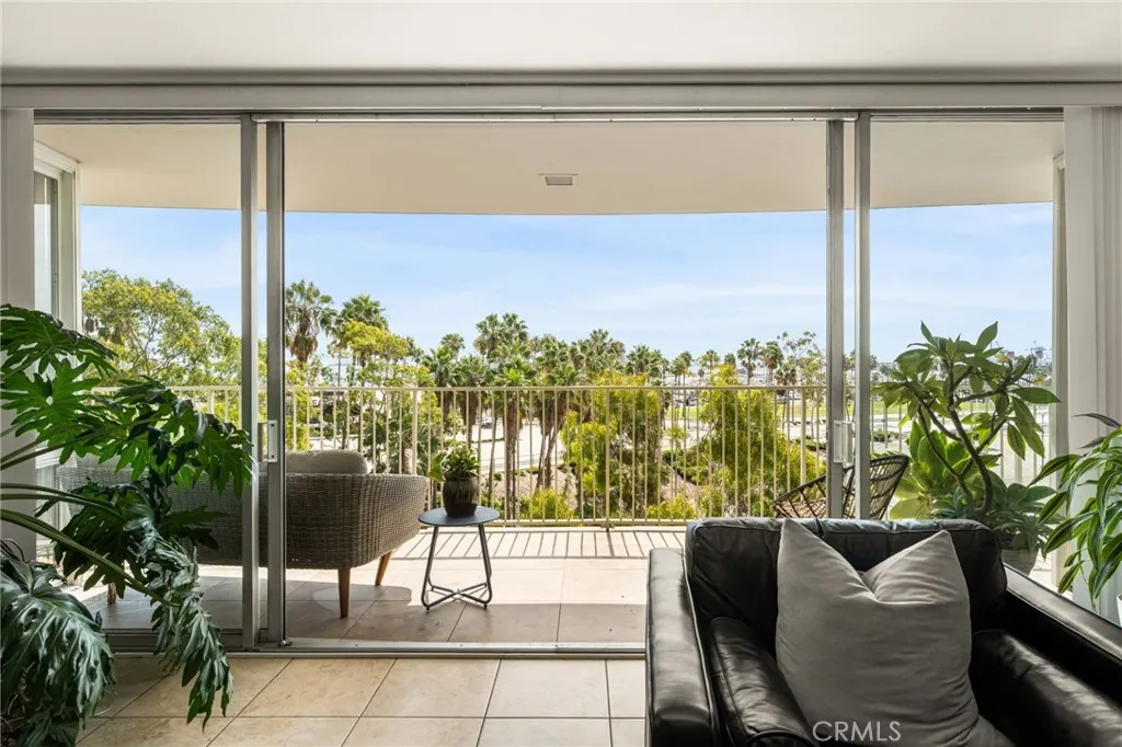 700 E Ocean Unit 706 — photo