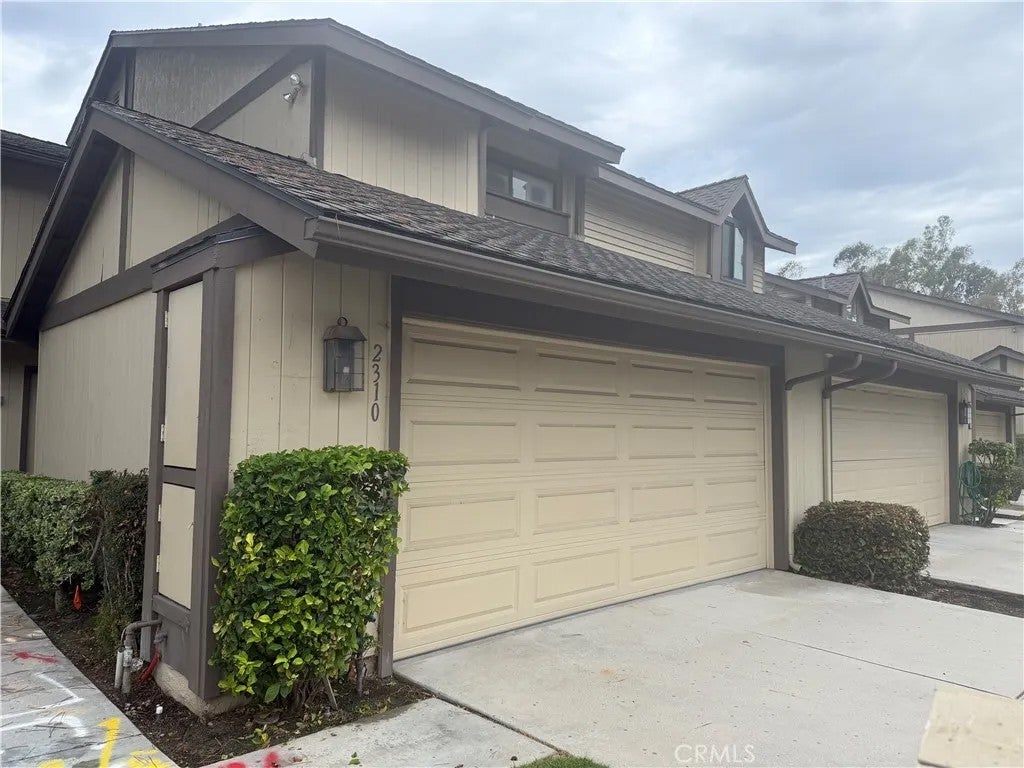 2310 Applewood — photo