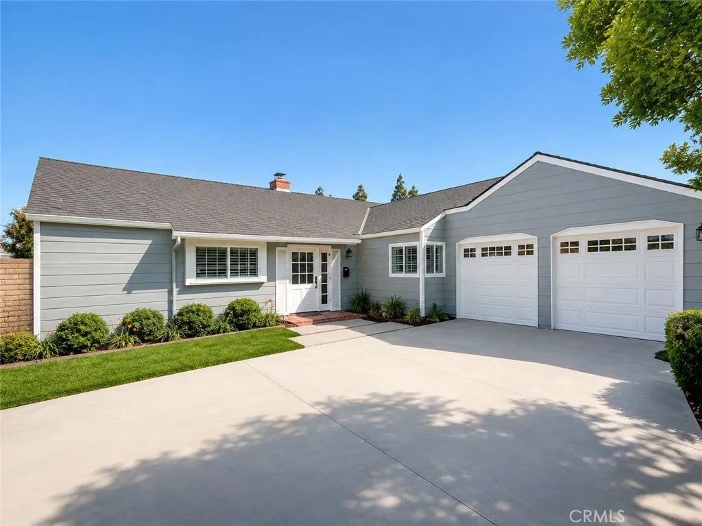 1429 E Fairway — photo