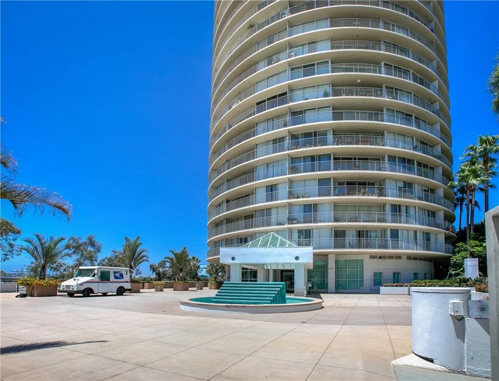 700 E Ocean Boulevard 2703 — photo