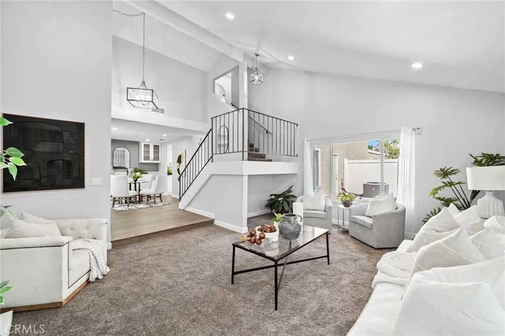 21104 Via Rincon — photo
