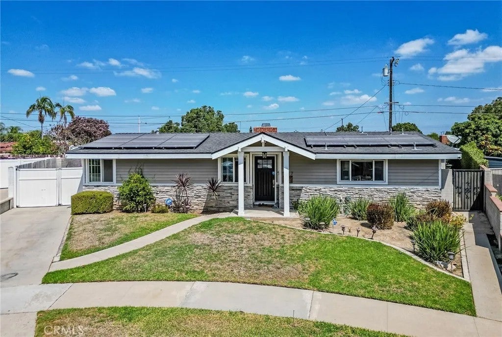 5817 Los Cientos — photo