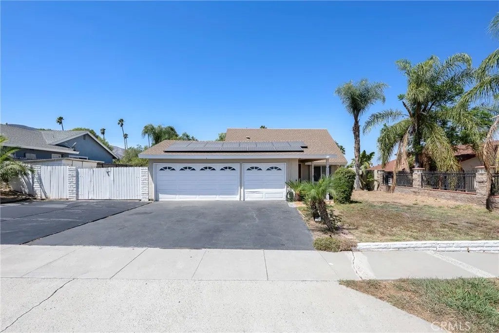 1604 Avenida Del Vista — photo