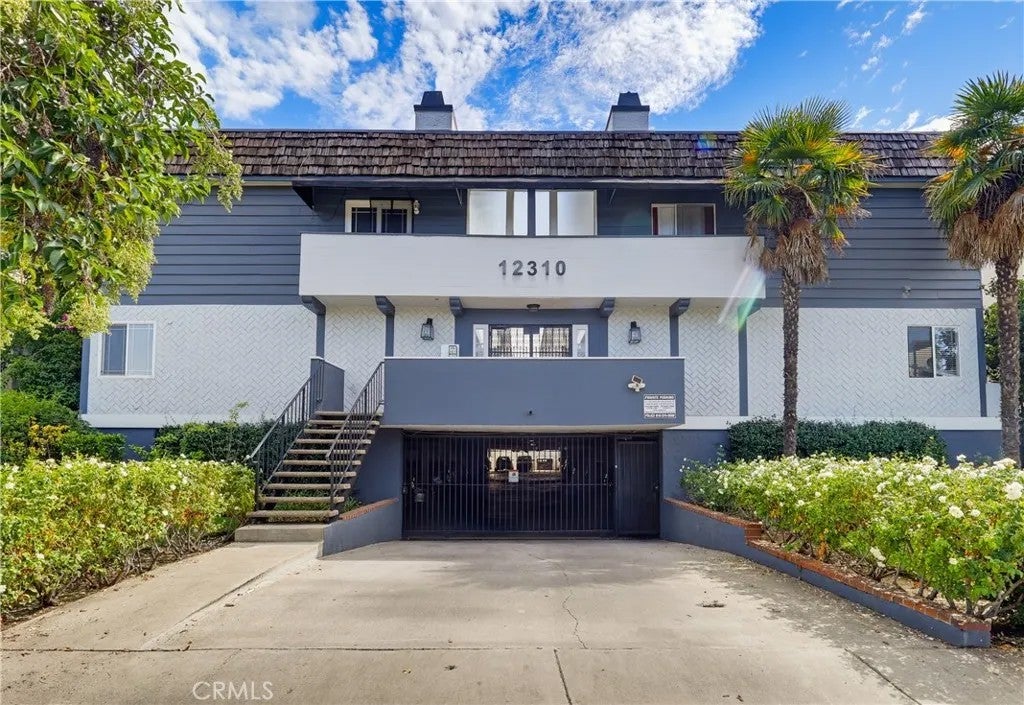 12310 Burbank 13 — photo