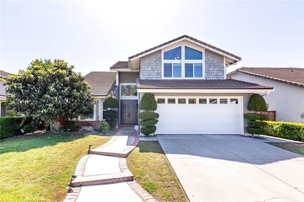2106 Greenwood Court — photo