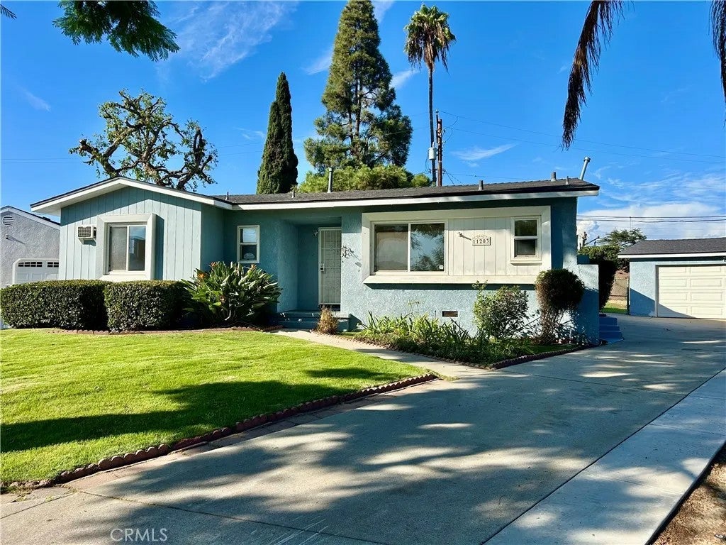 11203 Mohall — photo