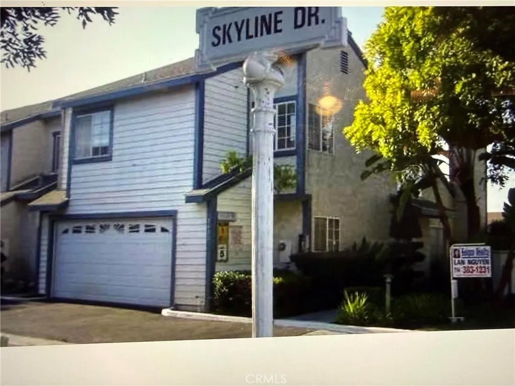 7471 Skyline — photo