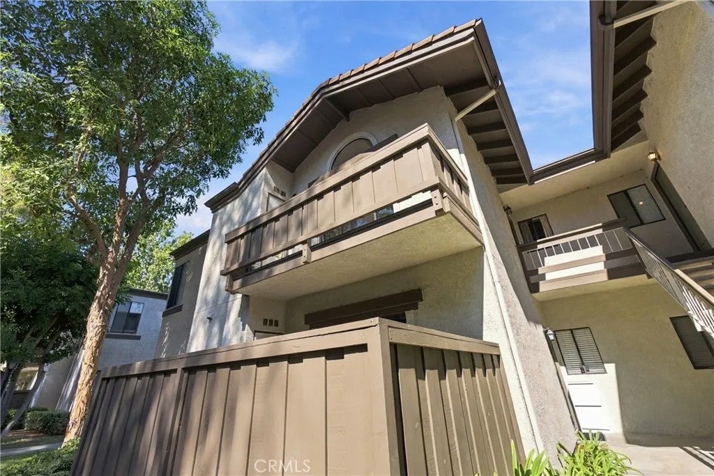 22719 Lakeway 402 — photo